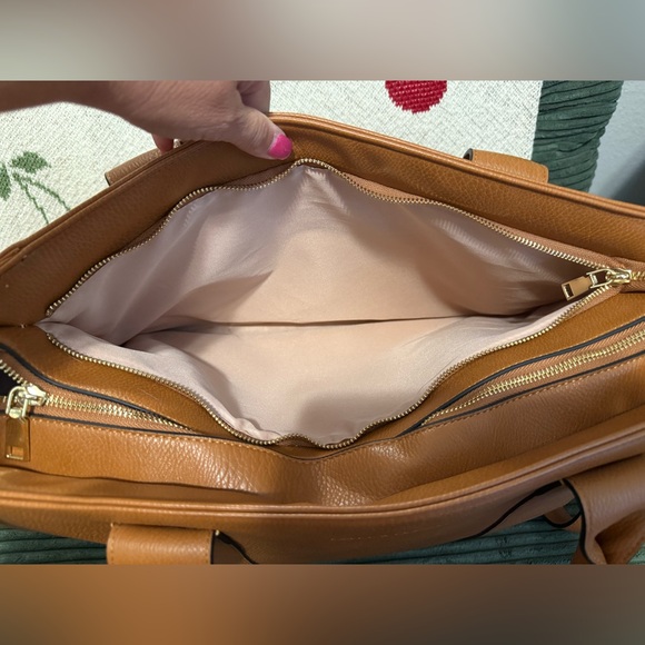 👜🌸Poppy & Peonies Cognac Multitasker Tote! 16" Laptop, Stanley tons of pockets - Picture 6 of 12